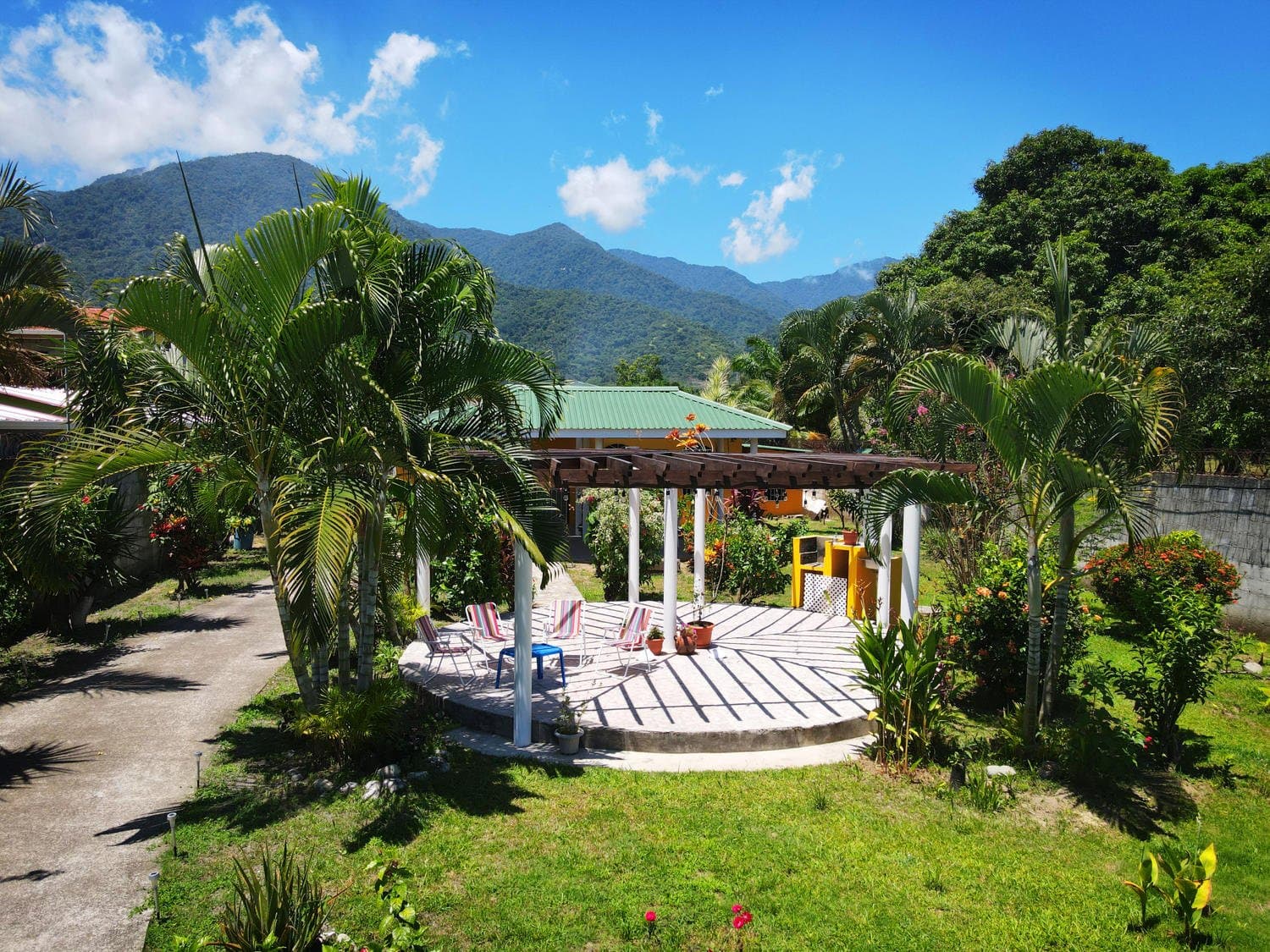 Casa frente al Mar Caribe en Playa Helen 3