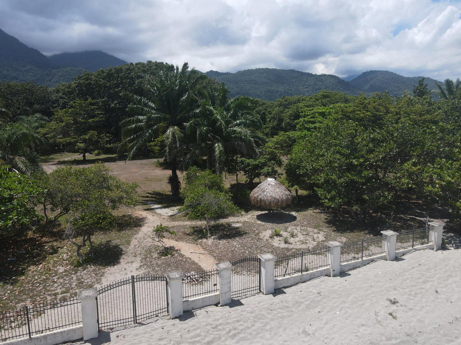 Lote frente al Mar Caribe en Playa Helen 2