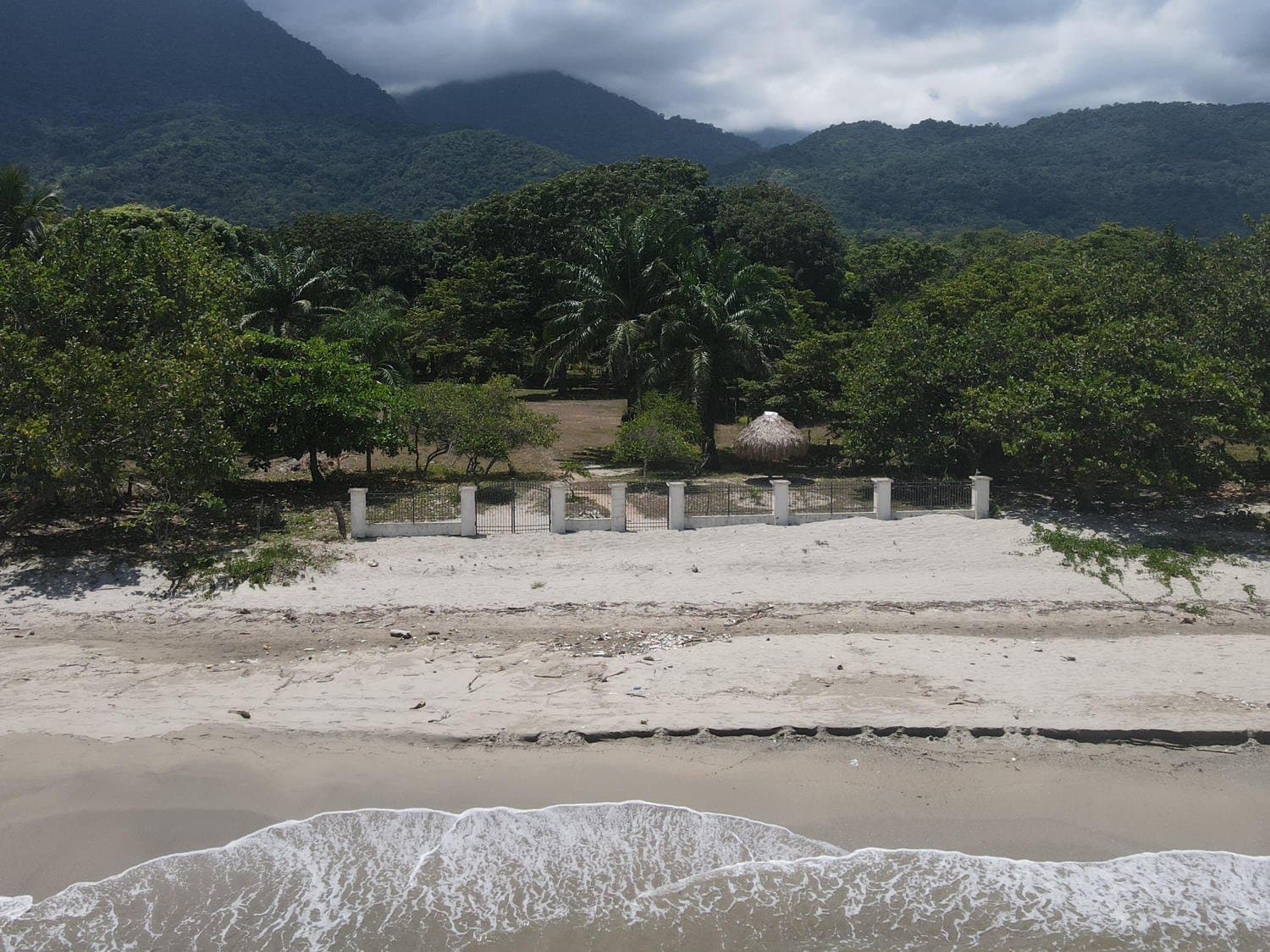Lote frente al Mar Caribe en Playa Helen