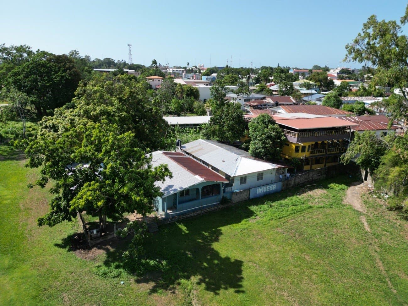 Propiedad de 2 casas de habitación 2