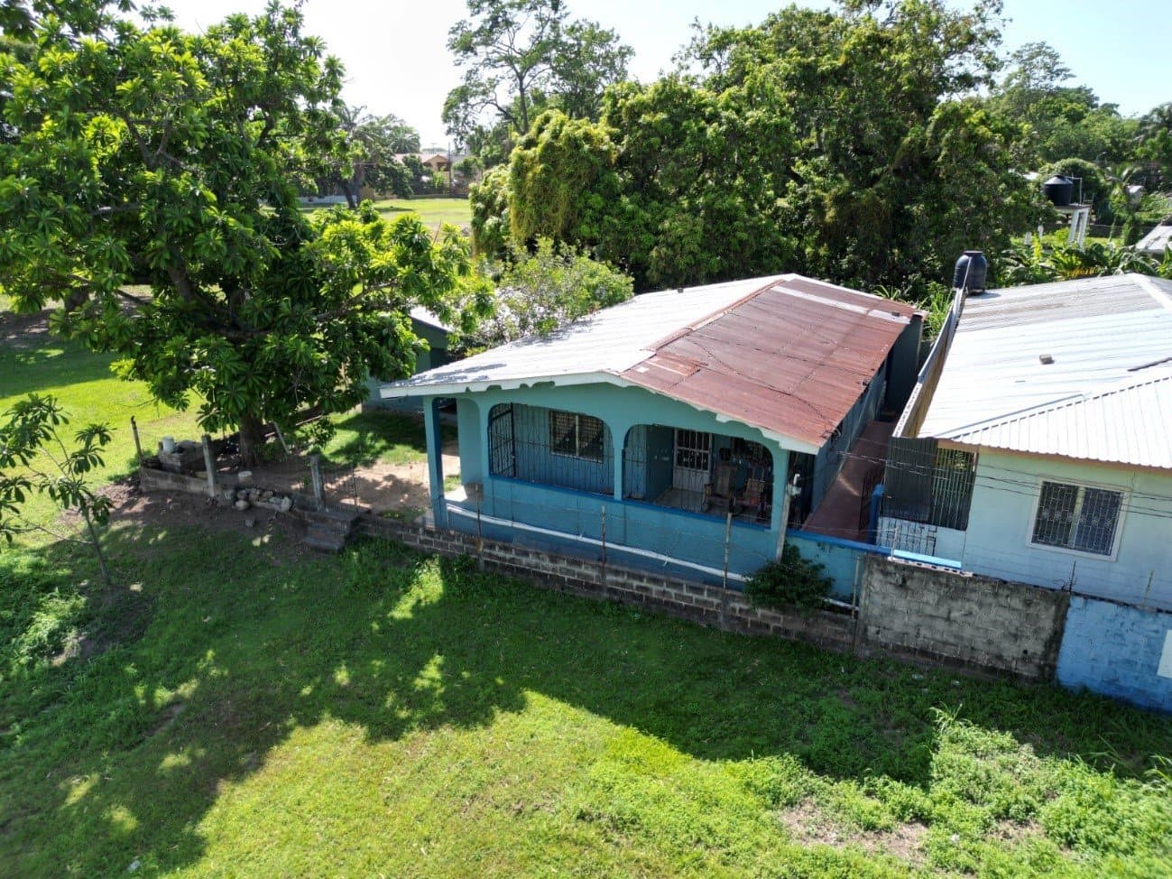 Propiedad de 2 casas de habitación